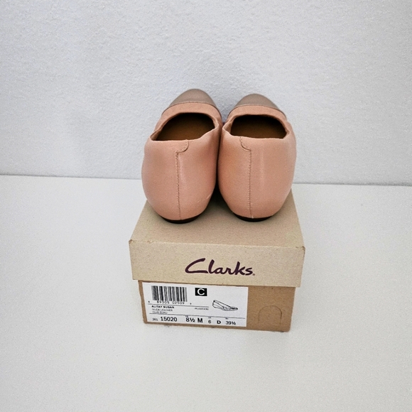 Clarks flat - Picture 3 of 3